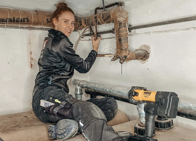 Handwerkerin aus Leidenschaft: Sandra Hunke bei der Arbeit