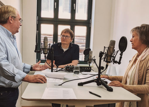 Podcast Badetag über ein nachhaltiges Badezimmer mit Jens J. Wischmann. Frank A. Reinhardt und Dr. Susanne Steinhauer