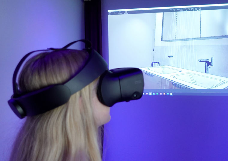 Badplanung per Virtual Reality im Badkino am Tag des Bades 2023.